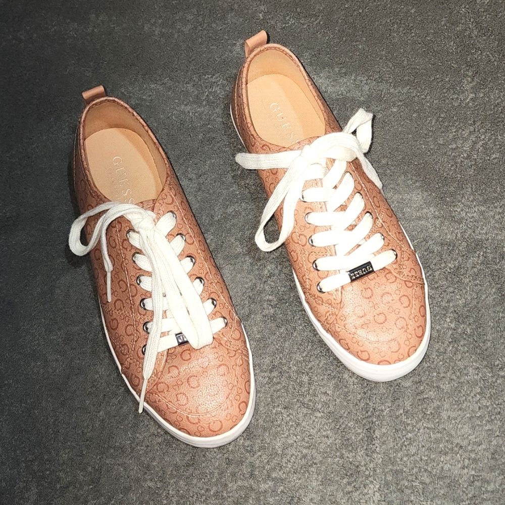 Guess logo low top snekers.Size 9M. Light pink.